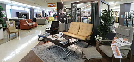 ルームズ大正堂 戸塚店　店内画像　リビング・ソファ